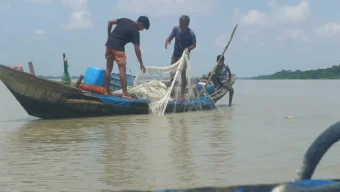 রাঙ্গাবালীতে সমু‌দ্রে মাছ ধরতেও চাঁদা চান বিএনপি নেতা