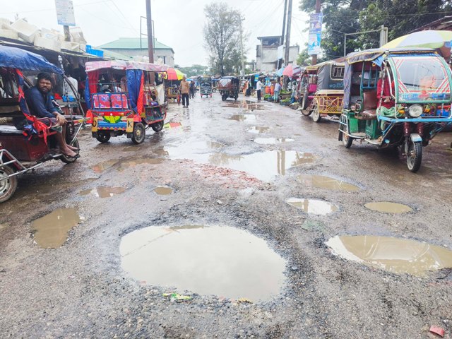 ৫০০ মিটার সড়ক বেহাল, ভোগান্তি হাজার মানুষের