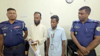 সাংবাদিক পরিচয়ে ডিসি অফিসে গোপনে ভিডিও ধারণ, আটক ২